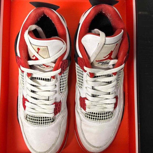 Air Jordan 4 Retro ‘Fire Red’ 2020 - Picture 5 of 7